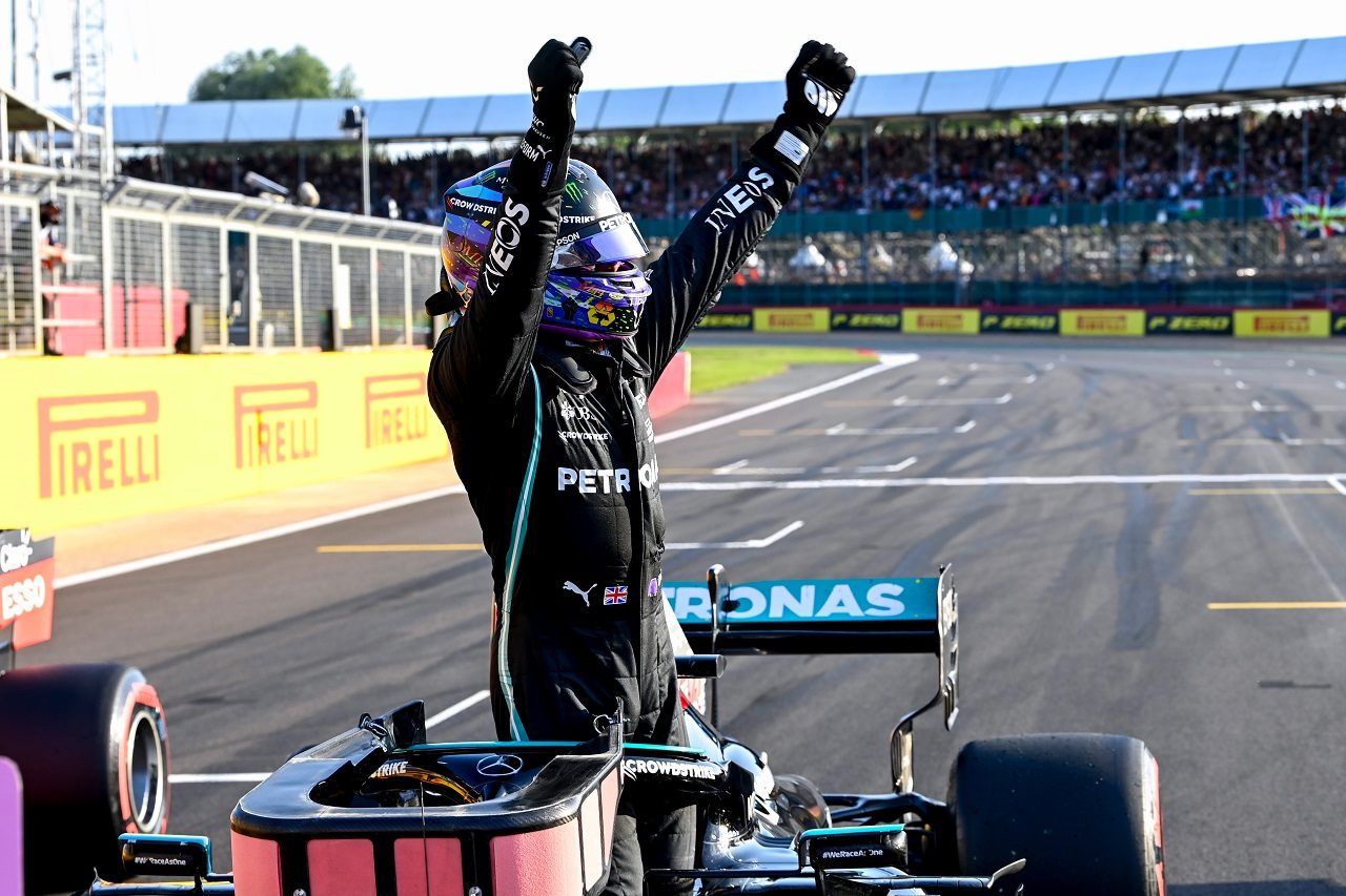ハミルトン 予選最速で初の スピードキング に ファンの後押しがなければできなかった メルセデス F1第10戦 F1 Autosport Web ハミルトン 予選最速で初の スピードキング に ファンの後押しがなければできなかった メルセデス F1第10戦 F1 Autosport Web