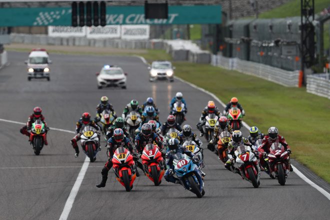 2021年全日本ロード第5戦鈴鹿 JSB1000 レース2 スタートシーン