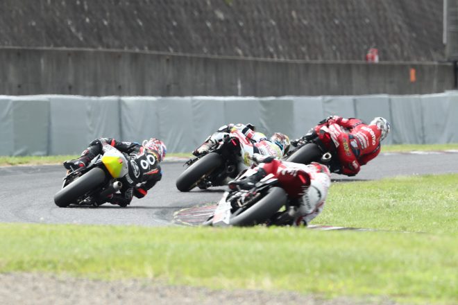 2021年全日本ロード第5戦鈴鹿 JSB1000 レース2 トップ集団の4人