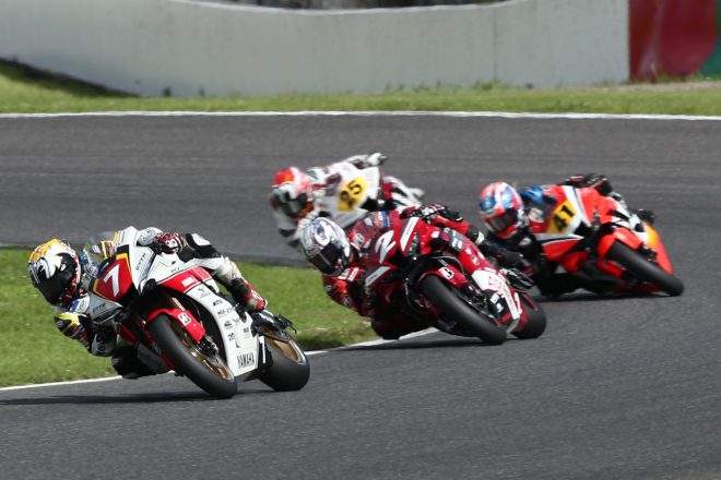 トップに立った中須賀克行（YAMAHA FACTORY RACING TEAM）／2021年全日本ロード第5戦鈴鹿 JSB1000 レース2