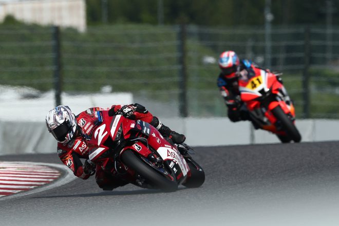 日浦大治朗から2番手を奪い返す清成龍一／2021年全日本ロード第5戦鈴鹿 JSB1000 レース2