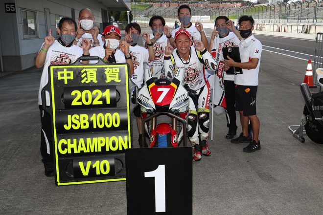 JSB1000で10度目のチャンピオンを獲得した中須賀克行（YAMAHA FACTORY RACING TEAM）／全日本ロード第5戦MFJ-GP鈴鹿 JSB1000 レース2