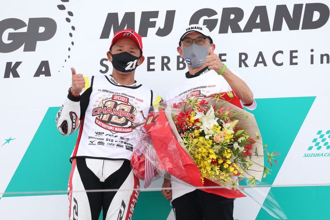 ヤマハ発動機の日髙祥博社長と中須賀克行（YAMAHA FACTORY RACING TEAM）／全日本ロード第5戦MFJ-GP鈴鹿 JSB1000 レース2