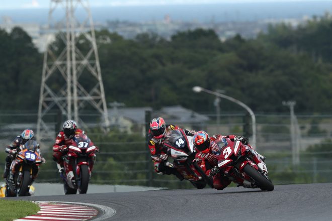 トップを走る作本輝介（Astemo Honda Dream SI Racing）／2021全日本ロード第5戦MFJ-GP鈴鹿 ST1000 決勝