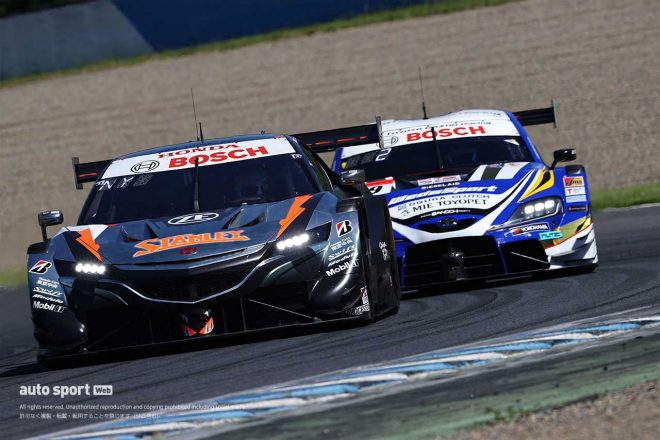 2021スーパーGT第4戦もてぎ STANLEY NSX-GTとWedsSport ADVAN GR Supraのトップ争い