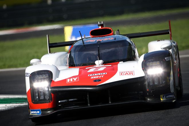 決勝中、度重なるトラブルに見舞われたトヨタの8号車GR010ハイブリッド