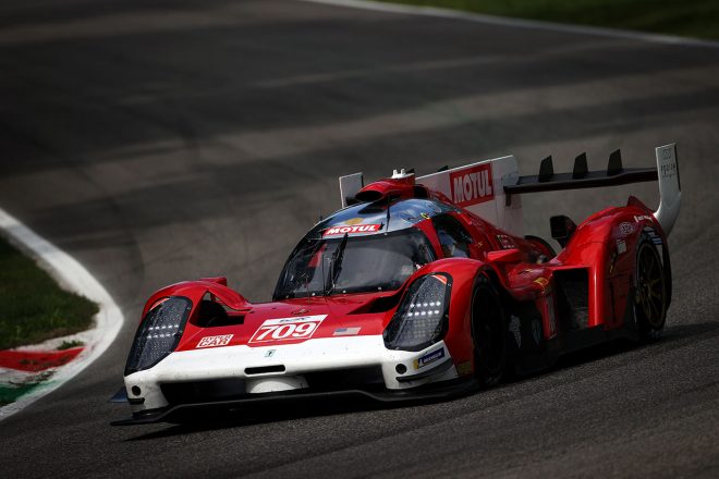 序盤はノントラブルで走行を続けたグリッケンハウス・レーシングの709号車グリッケンハウス007 LMH