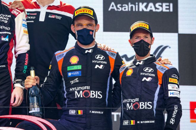 ティエリー・ヌービル（左）とコドライバーのマルティン・ウィダグ（ヒュンダイi20クーペWRC）　2021年WRC第7戦エストニア