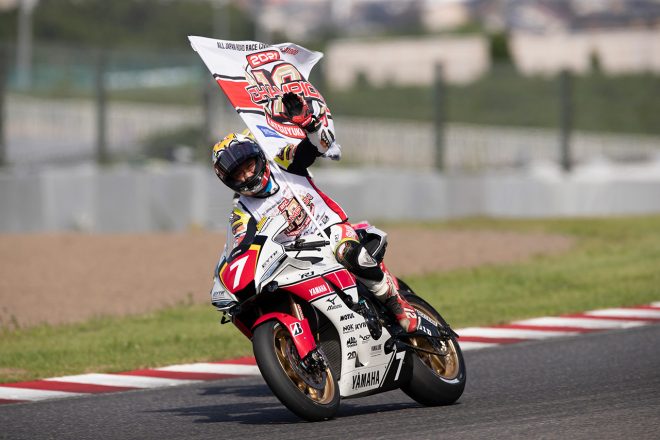 JSB1000で10度目のチャンピオンを獲得した中須賀克行（YAMAHA FACTORY RACING TEAM）／全日本ロード第5戦MFJ-GP鈴鹿 JSB1000 レース2