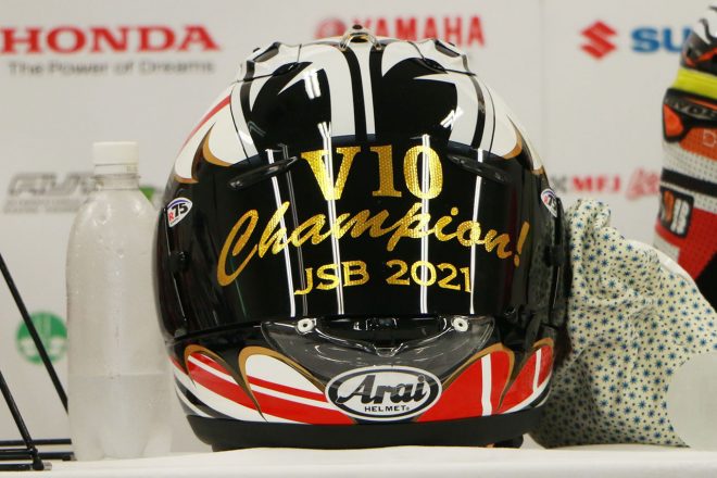 中須賀克行（YAMAHA FACTORY RACING TEAM）の全日本ロードJSB1000 V10ヘルメット