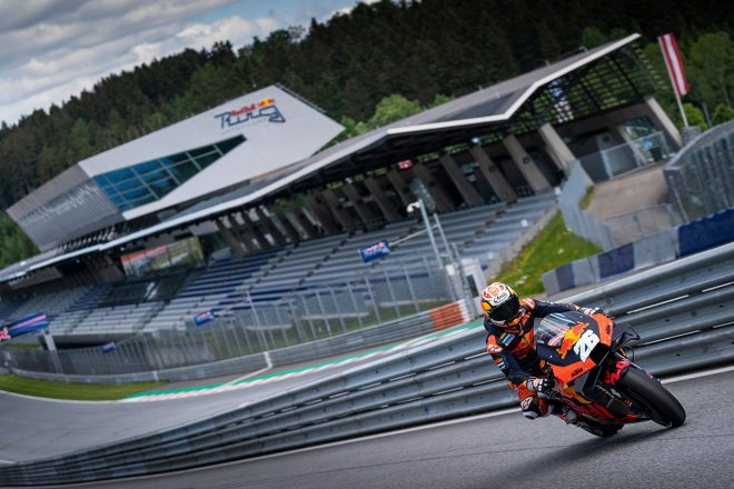 MotoGPマシンKTM RC16の開発をするKTMテストライダーのダニ・ペドロサ