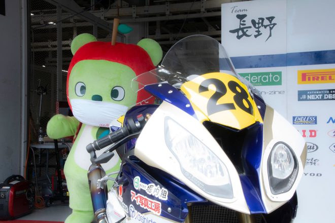 信州活性プロジェクトTeam長野のピットにいたアルクマ／2021全日本ロード第5戦MFJ-GP鈴鹿
