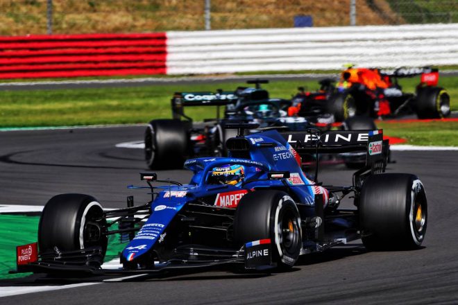 光り輝いて7位でフィニッシュしたアロンソさん