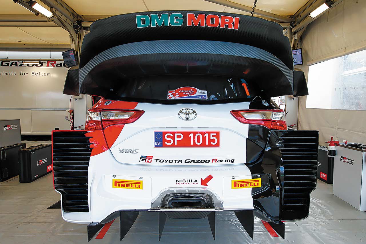 張り出したフェンダー、そして大型のリヤウイングがWRカーのルックスを平凡ならざるものにしている