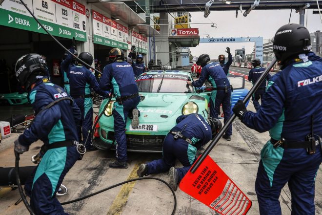 シュナーブル・エンジニアリングは、ファルケン・モータースポーツのニュルブルクリンク24時間レース、およびNLSプログラムの運営を行っている