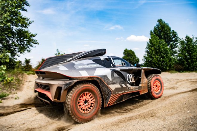 DTM由来の2.0リットル直列4気筒TFSIエンジンと、フォーミュラE用に開発された最新MGUが搭載されたアウディRS Q e-tron