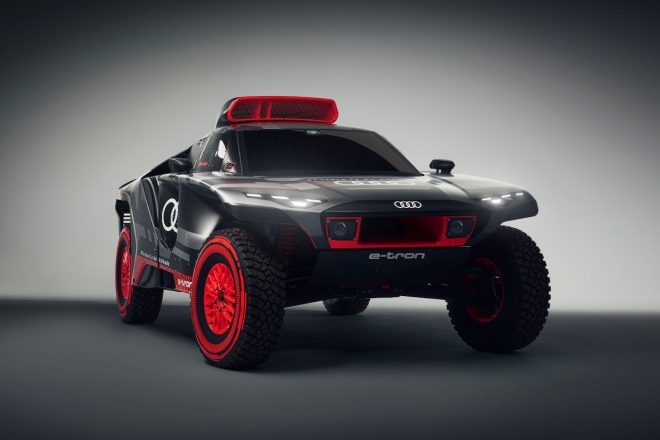 ダカールラリー2022ではマティアス・エクストローム、カルロス・サインツ、ステファン・ペテランセルの3名が新型マシンをドライブする