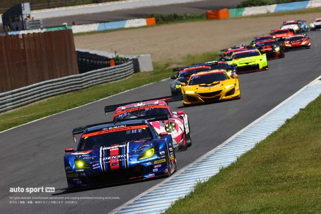 スタート担当の山内は、序盤から後続を抑える苦しい展開となってしまう