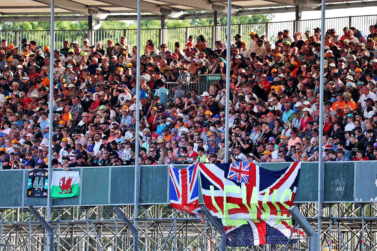 2021年F1第10戦イギリスGP　大観衆が詰めかけたグランドスタンド