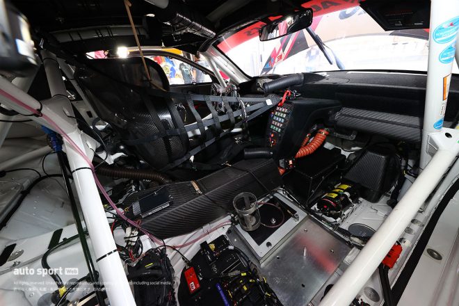 HOPPY Porscheのコックピット