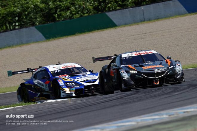 白熱したNSX-GTとGRスープラによるトップ争い