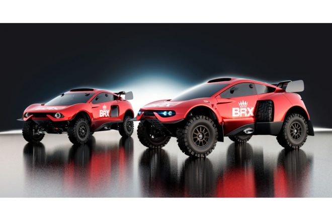 ハンターは名門プロドライブが製造するラリーレイドマシン。左が現行型、右がハンターT1+