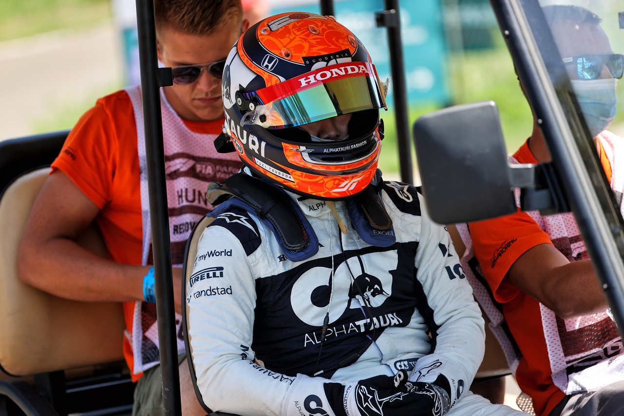 2021年F1第11戦ハンガリーGP　クラッシュ後、ピットに向かう角田裕毅（アルファタウリ・ホンダ）