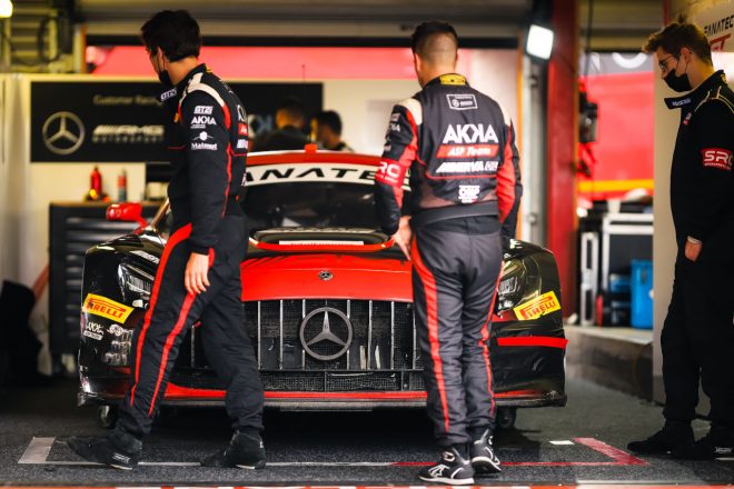 ポールポジションを獲得するも決勝ではリタイアとなったメルセデスAMG・チーム・アッカASPの88号車メルセデスAMG GT3