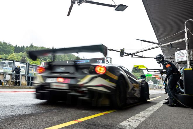 最後のルーティンピットインでスリックタイヤを履いて出ていった51号車フェラーリ488 GT3 Evo。直後、トラックコンディションはフルウエットに転じた。