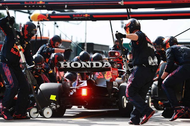 2021年F1第11戦ハンガリーGP　マックス・フェルスタッペン（レッドブル・ホンダ）のピットストップ
