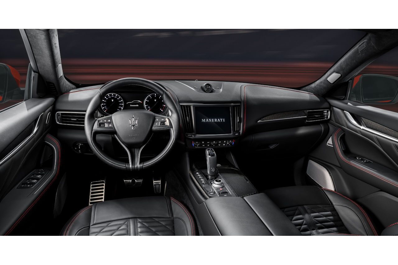 マセラティfトリブートのインテリア コクピット 写真は海外仕様 マセラティ ファン マヌエル ファンジオへ捧げる特別限定車 Fトリブート を発売の画像 写真 5 Autosport Web