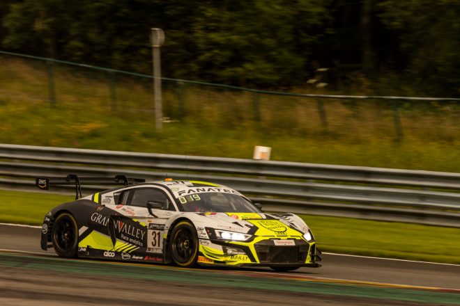 一時は総合16番手/シルバーカップ首位を争うところまでポジションを上げた31号車アウディR8 LMS