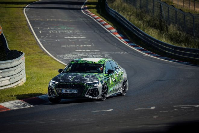 新型アウディRS3