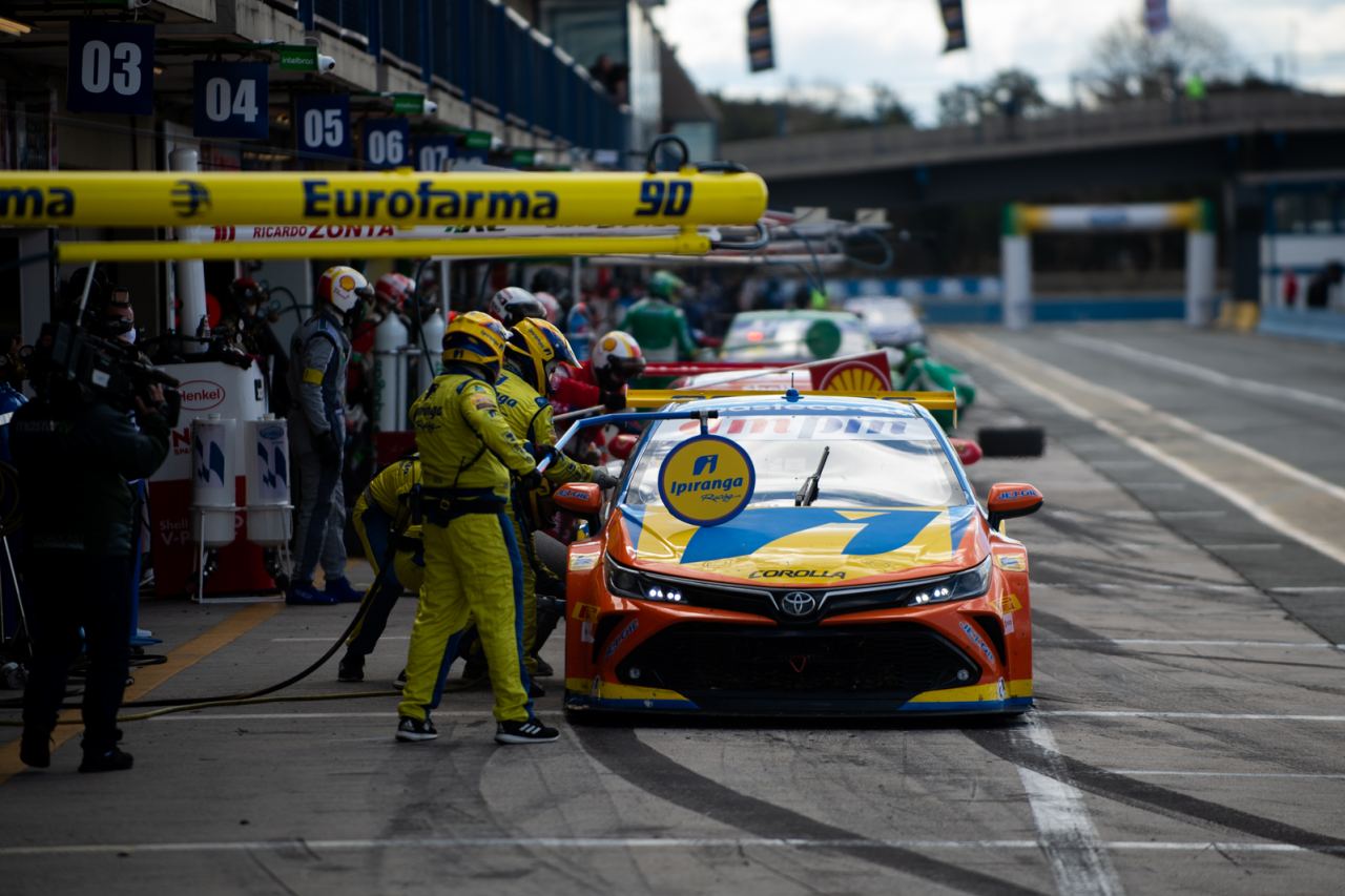 レース2では上位進出を狙ってオーバーカットの戦略を遂行したIpiranga Racing（イピランガ・レーシング）のチアゴ・カミーロ（トヨタ・カローラ）