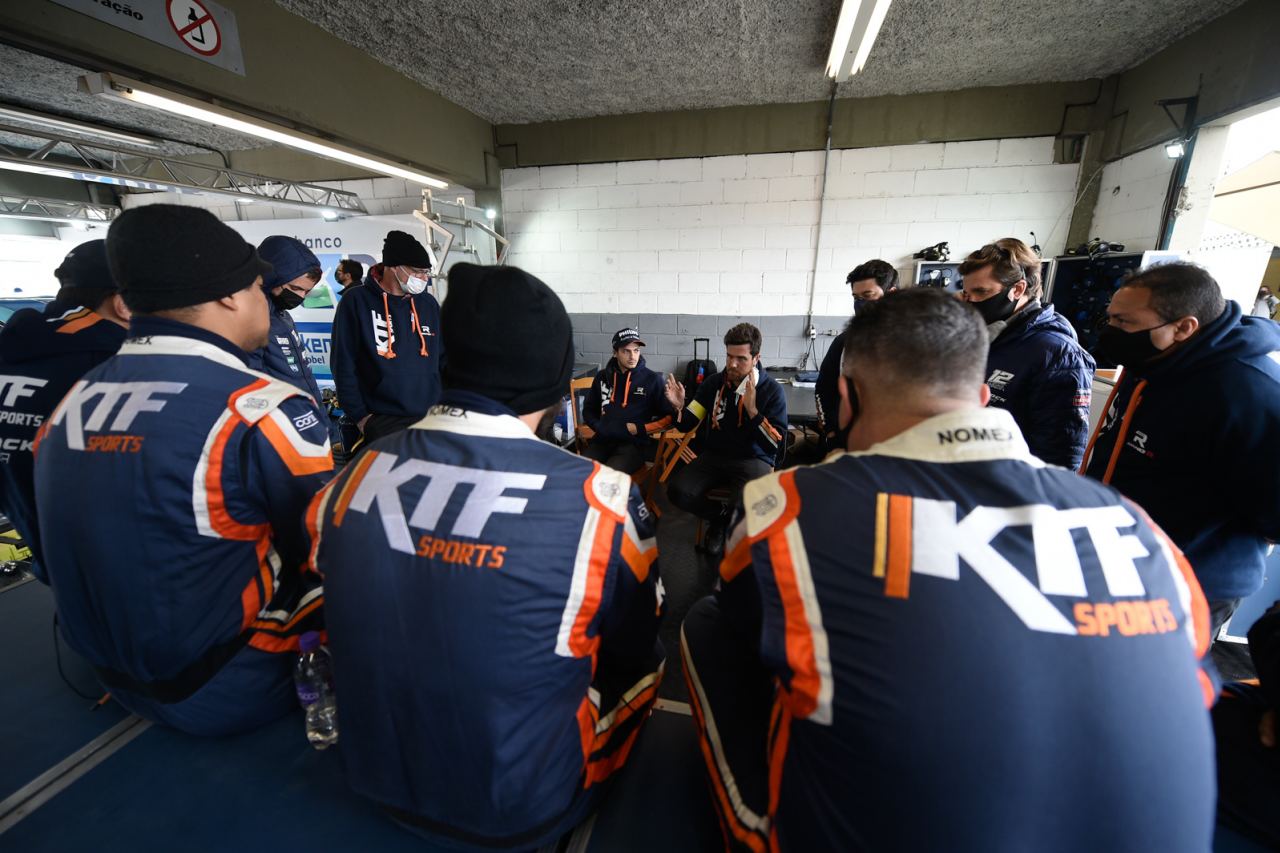 レース1で18位だったガエターノ・ディ・マウロ（KTF Racing／シボレー・クルーズ）も、戦略により2位浮上に成功した