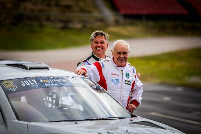 2020年7月に開催されたRallyX Nordicのイベントに参戦したパー・エクルンド。背後にはペター・ソルベルグの兄、ヘニングの姿も