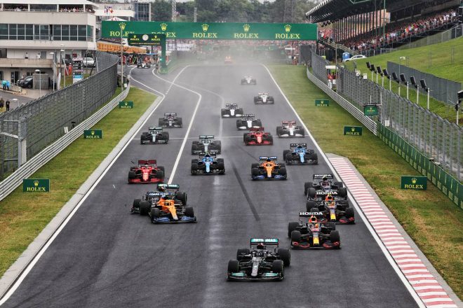 そのボッタスさんが1コーナーでノリスさんに追突