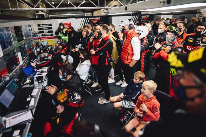 2021年スパ24時間レース　チームWRTのピット内の様子