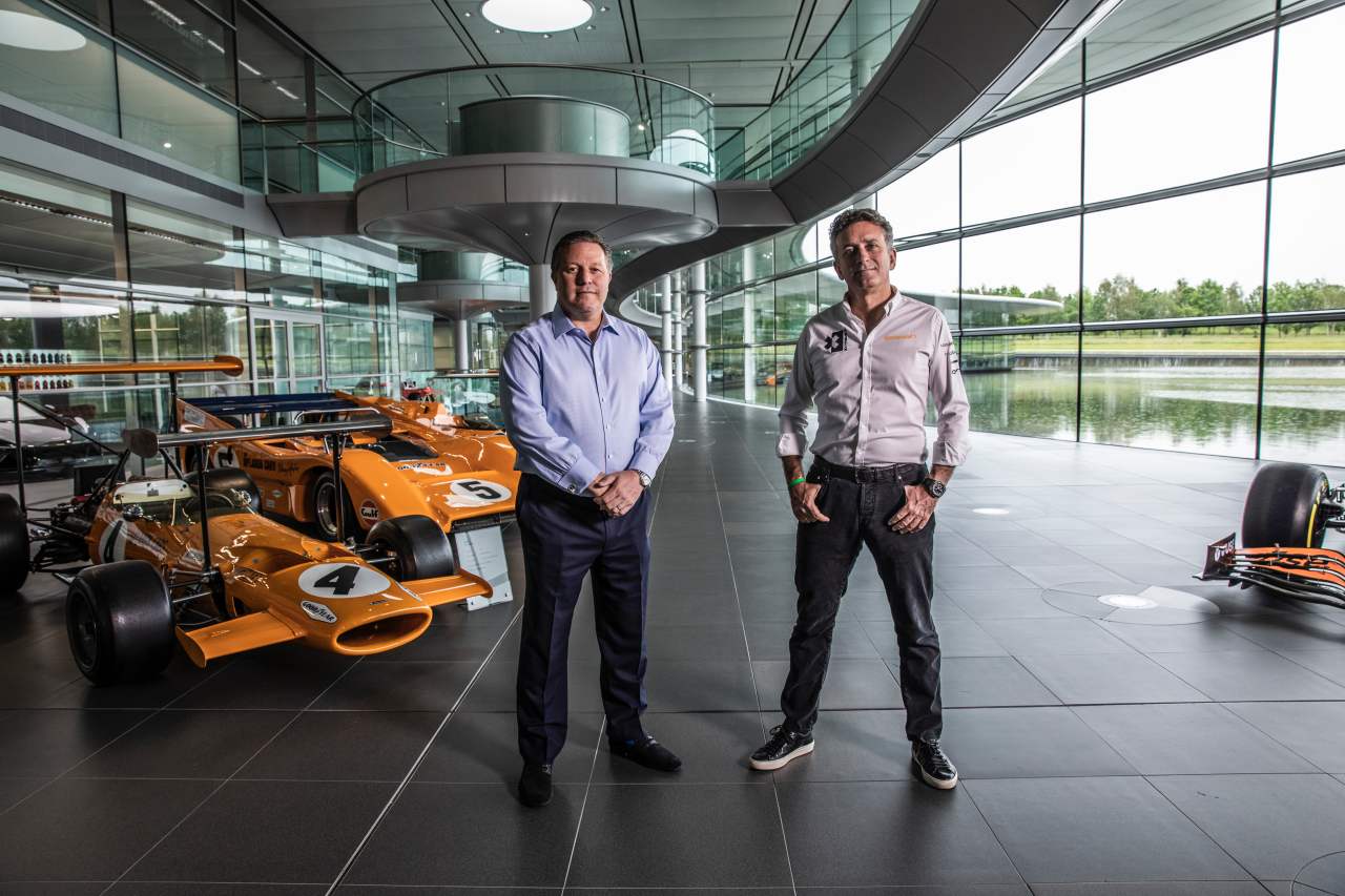 2022年からのシリーズ参入を表明しているMcLaren Racing CEOのザック・ブラウン（左）と、Extreme E創設者のアレハンドロ・アガグ