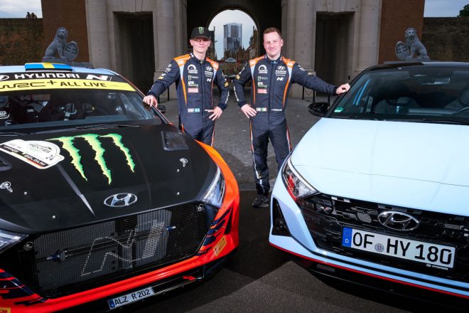 イープル・ラリー・ベルギーでヒュンダイi20 Nラリー2をドライブするオリバー・ソルベルグ（左）とコドライバーのアーロン・アーロン・ジョンストン