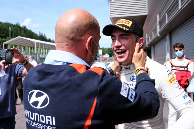 アンドレア・アダモ代表とクレイグ・ブリーン（右）　2021年WRC第8戦ベルギー