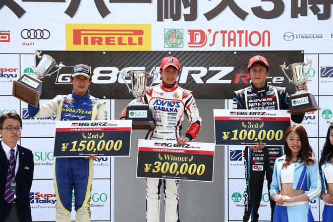 2018年TGR 86/BRZ Race第2戦SUGOで優勝を飾った堤優威。2位は平中克幸、3位は谷口信輝。