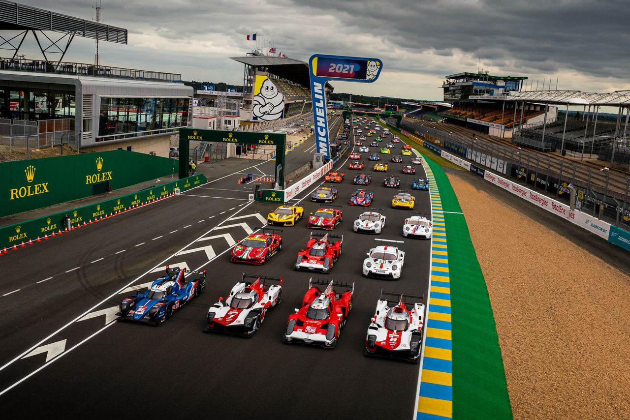 ル・マン24時間恒例の出場全車での集合写真　2021年WEC第4戦ル・マン24時間