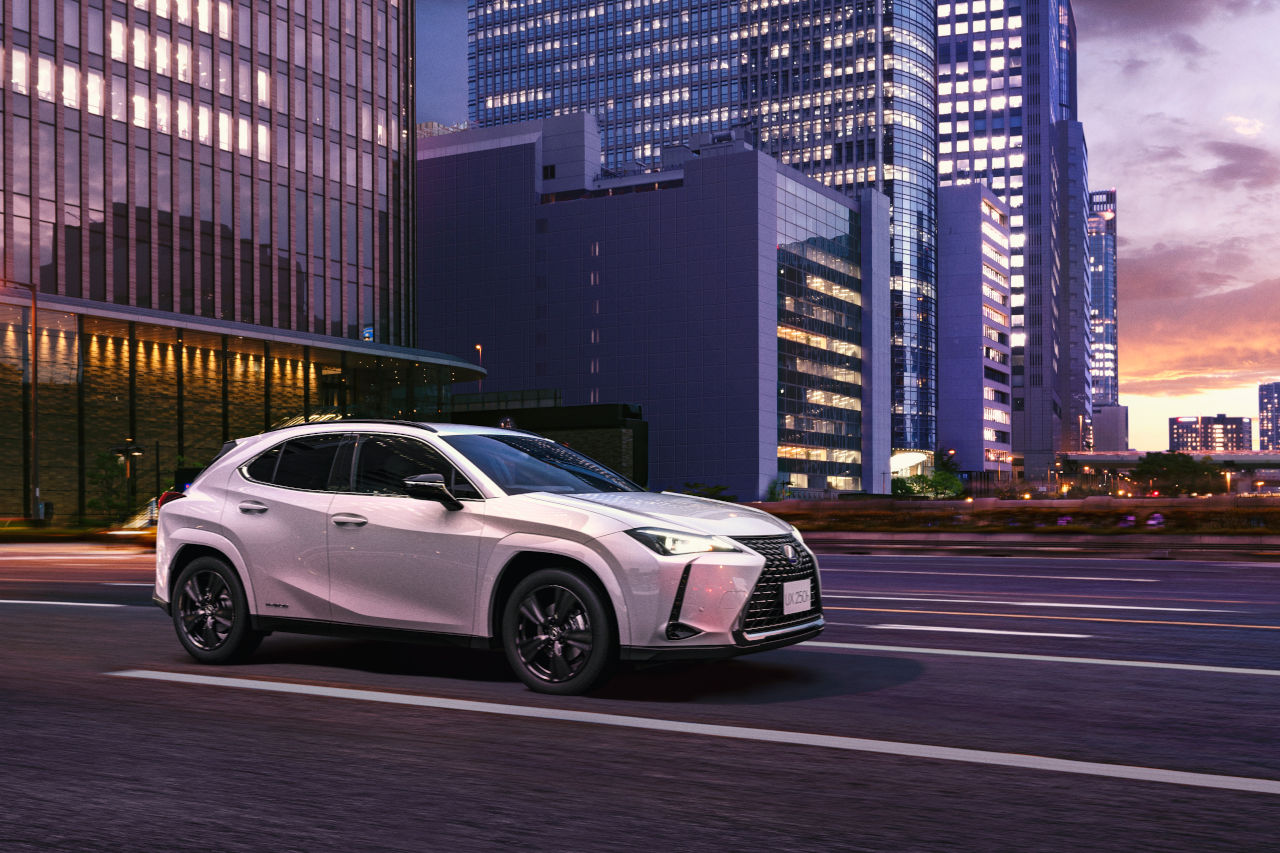 レクサスUX250h 特別仕様車“Elegant Black”（外装色：ソニッククォーツ）