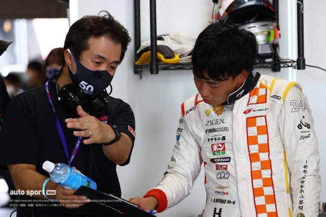 2021スーパーGT第3戦鈴鹿　三宅淳詞と話すHOPPY team TSUCHIYAの土屋武士監督