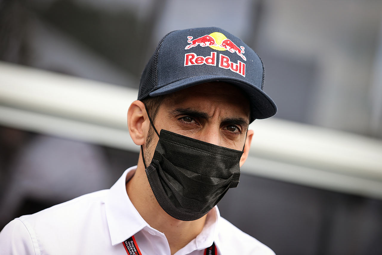 8号車トヨタGR010ハイブリッドのスタートドライバーを務めたセバスチャン・ブエミ