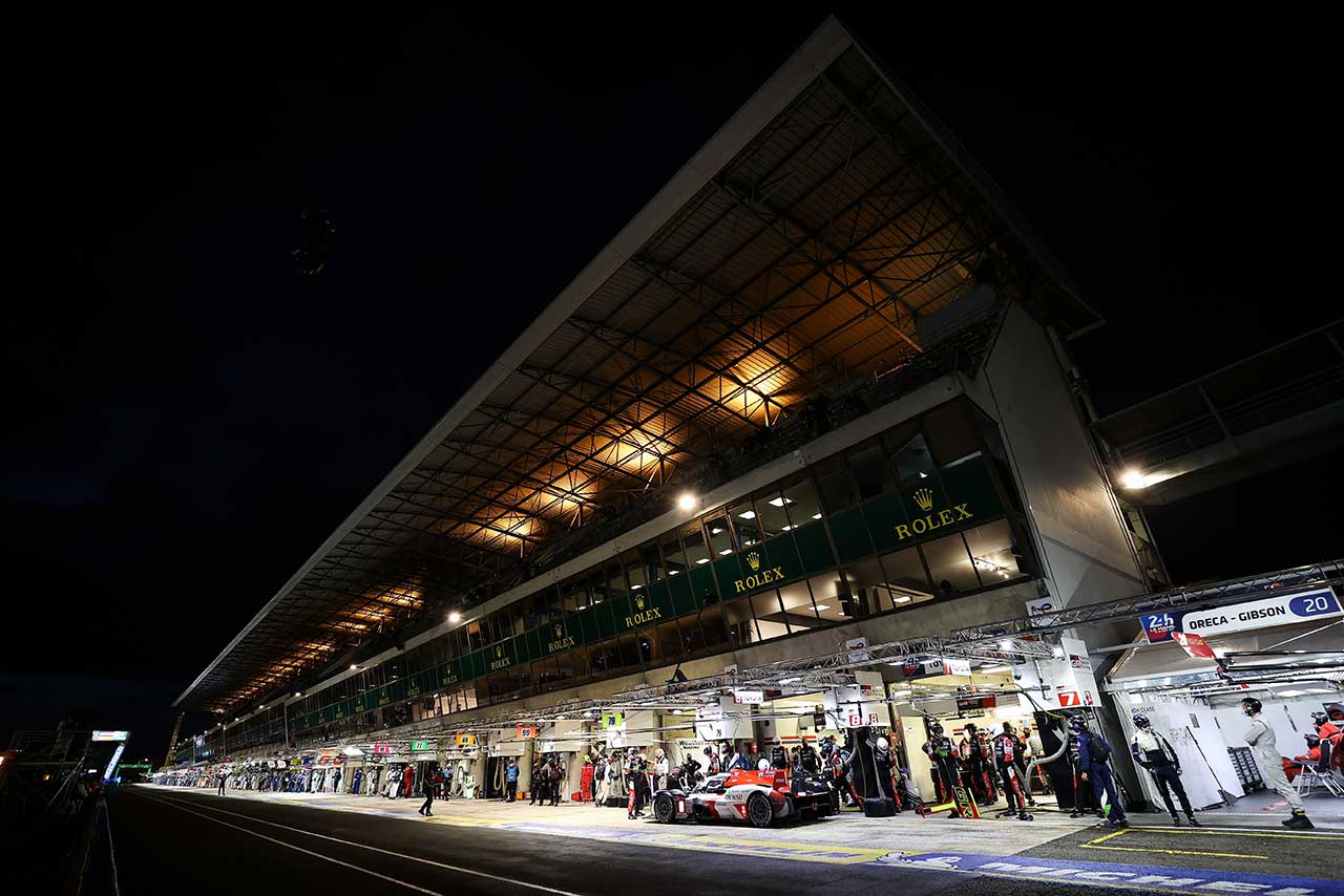 2021年ル・マン24時間レース　決勝夜のピットレーンの様子