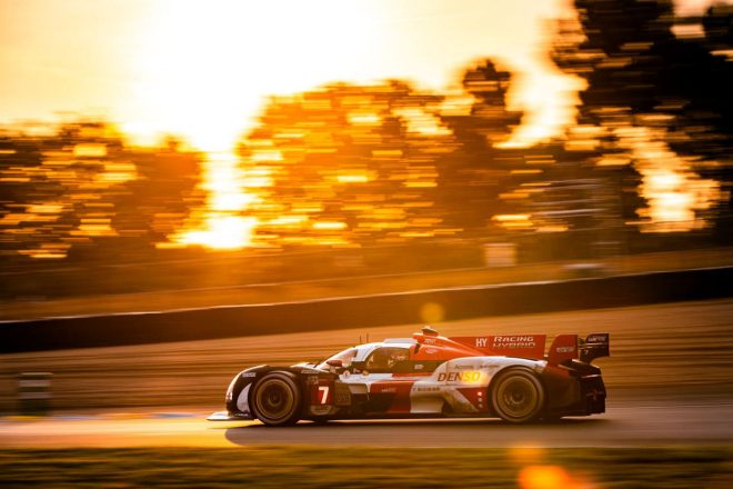 トップを走る7号車トヨタGR010ハイブリッド