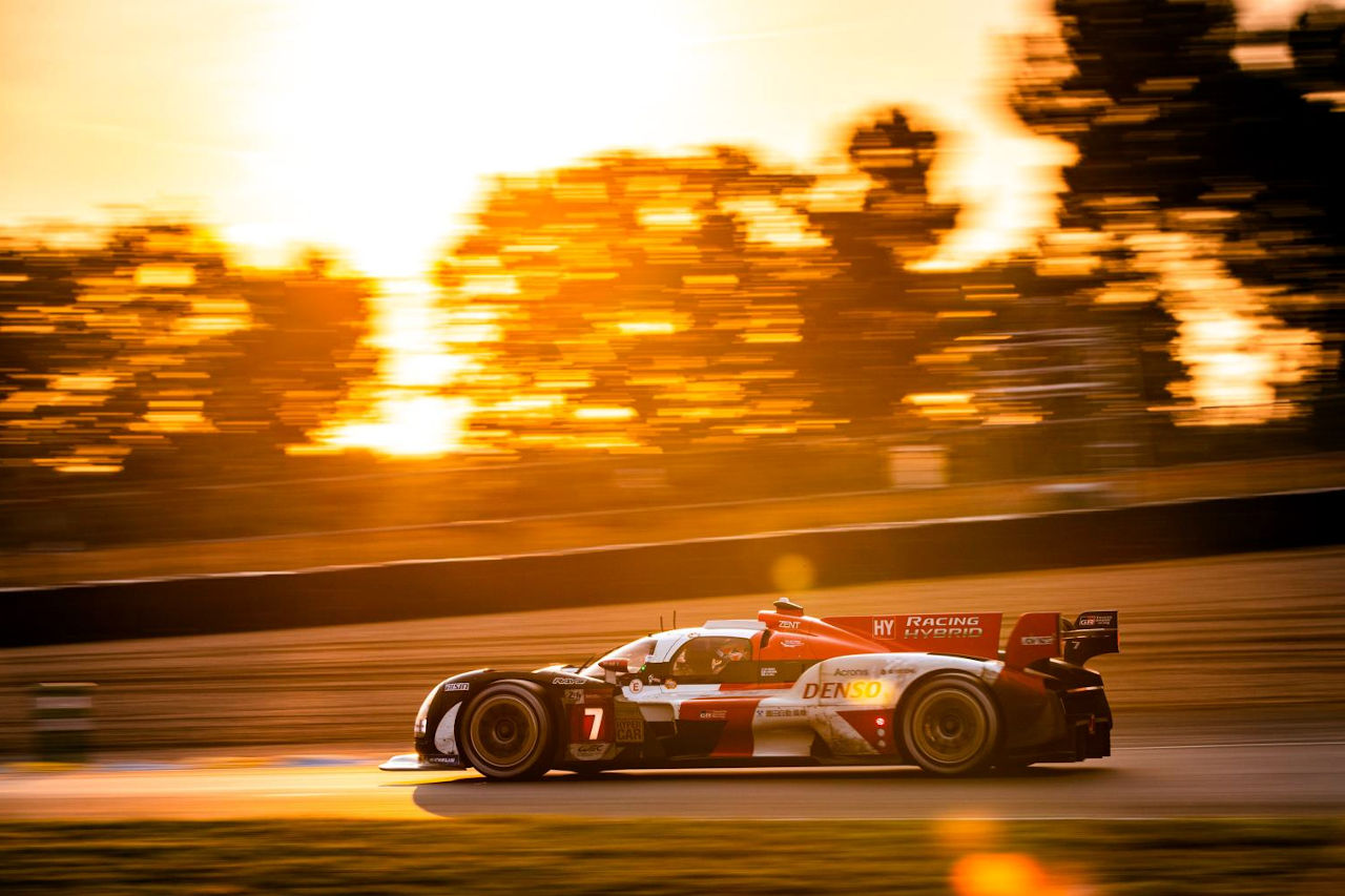 トップを走る7号車トヨタGR010ハイブリッド