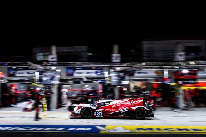 レース後半に車載ジャッキが故障した31号車オレカ07・ギブソン